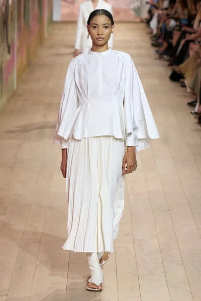 Look 11